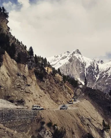 Cesta cez priesmyk Zoji La, India