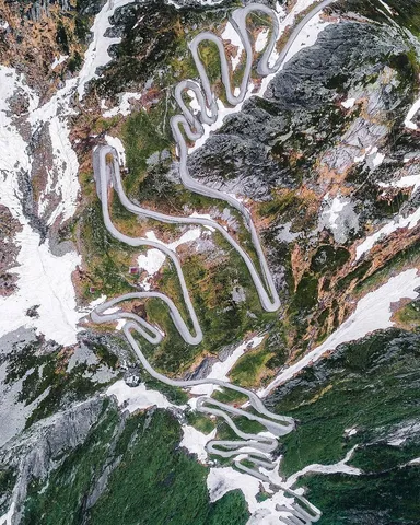 Cesta cez priesmyk Sankt Gotthard, Švajčiarsko