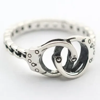 A nakoniec pár prsteňov z úplne bežných vecí. Ako sa hovorí – „z toho, čo bolo po ruke“.