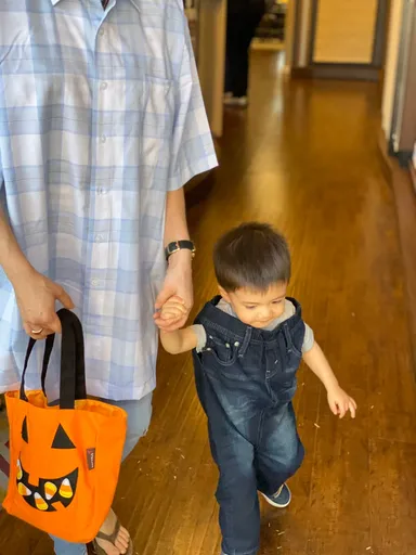 «Moje 2-ročné dieťa trvalo na tom, aby bolo na Halloween nohavicami»