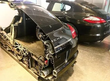 Takto vyzerá Porsche Panamera rozrezaná napoly