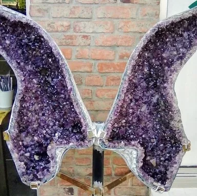 Kryštál ametystu, rozrezaný napoly