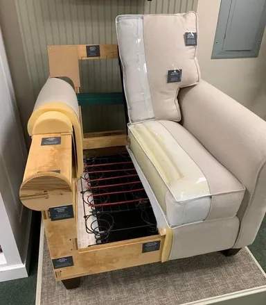 V nábytkárstve sa rozhodli ukázať vnútorný svet kresla