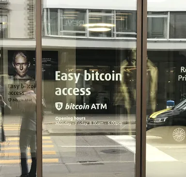 Obchody, banky a reštaurácie v nedeľu nefungujú